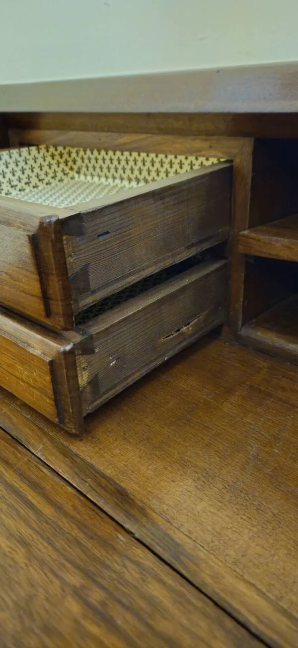 Illustration numéro 3 du produit Commode scriban Piémontaise galbée en marqueterie