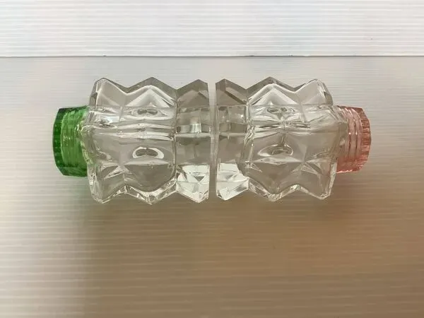 Illustration numéro 3 du produit Sel et poivre verre moulé à facettes