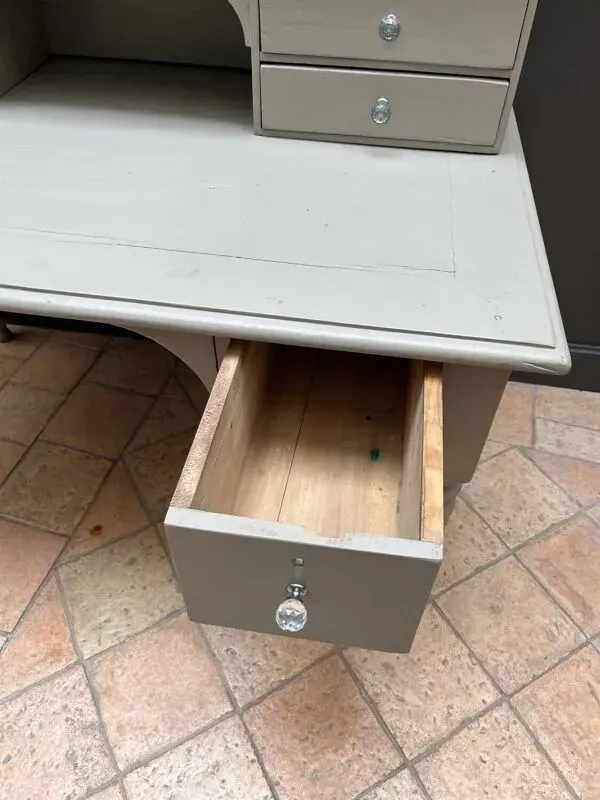 Illustration numéro 3 du produit Bureau, secrétaire patiné