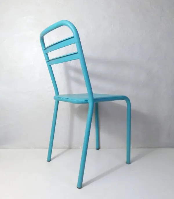 Illustration numéro 3 du produit Ancienne chaise de jardin Tolix