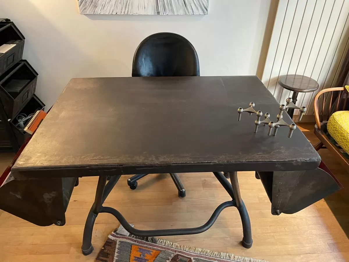 Illustration numéro 3 du produit Table industrielle de soudeur