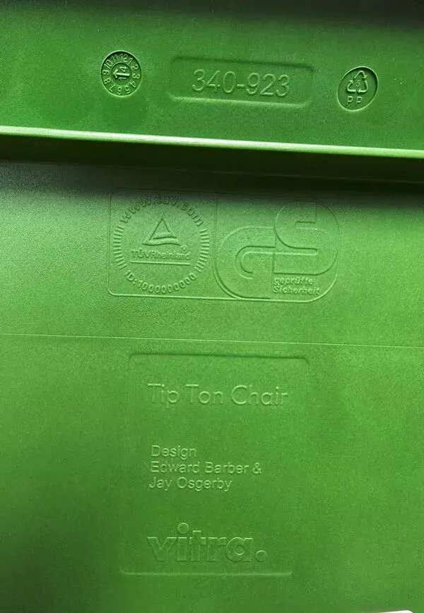 Illustration numéro 3 du produit Suite de 3 chaises Tip Ton, Vitra