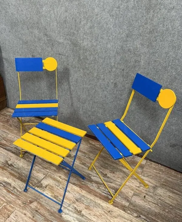 Illustration numéro 3 du produit Ensemble de 2 Chaises pliantes et 1 tabouret