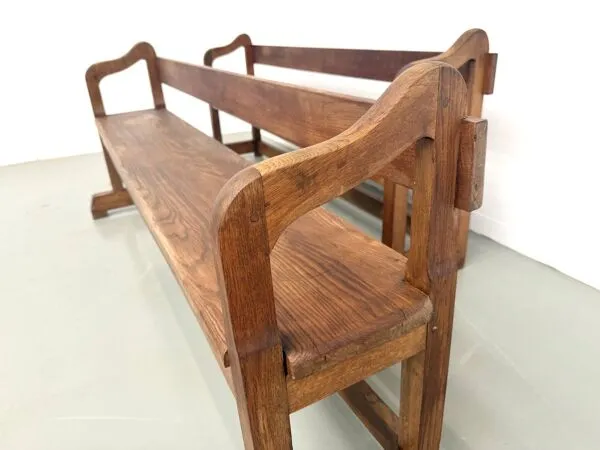 Illustration numéro 3 du produit Paire de bancs de collectivité en chêne massif, années 50