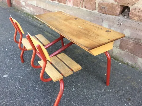 Illustration numéro 3 du produit Pupitre d'écolier vintage