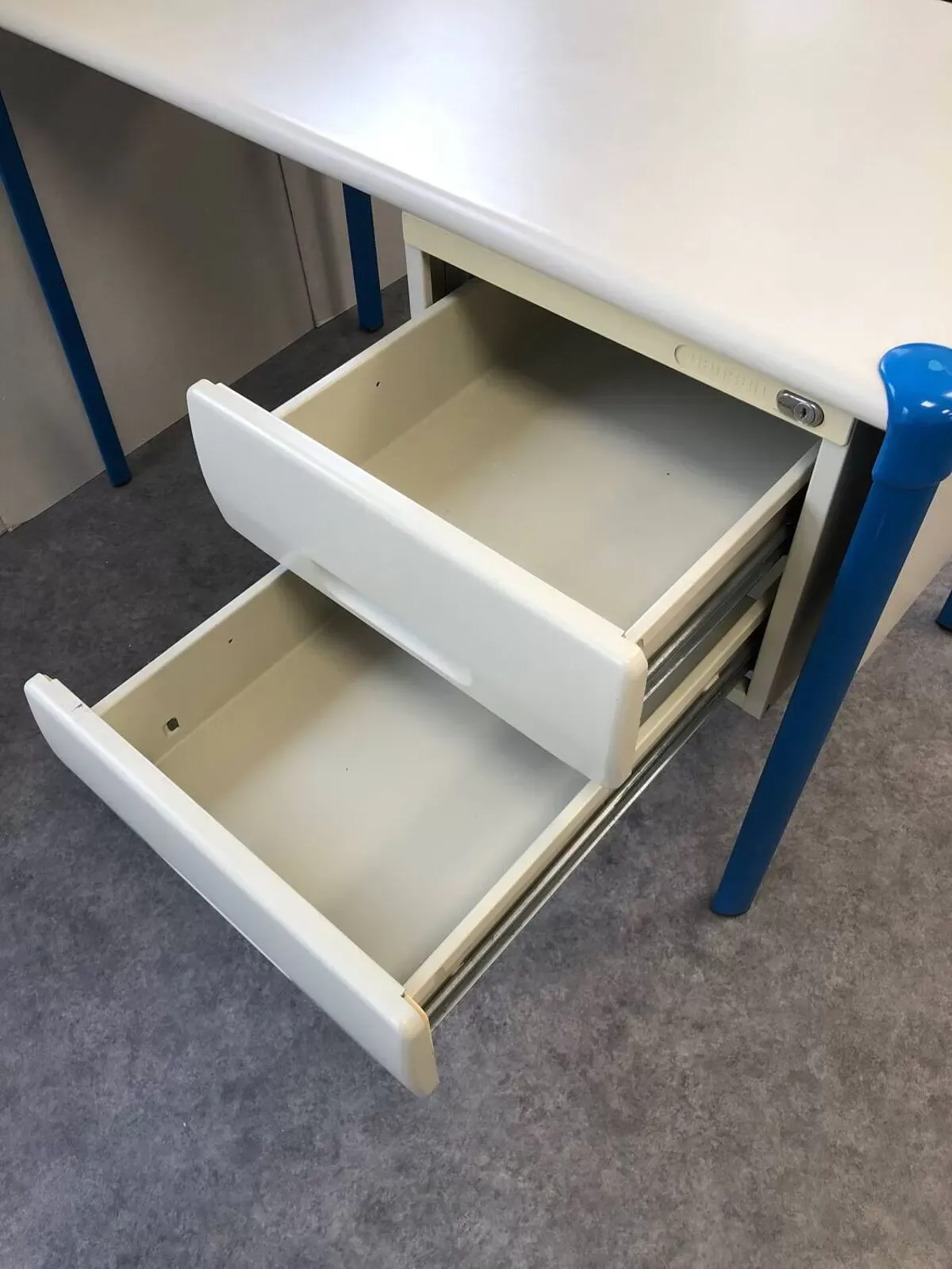 Illustration numéro 3 du produit Bureau industriel Sansen