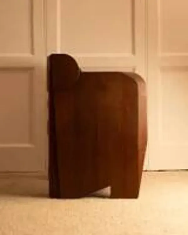 Illustration numéro 3 du produit Paire de fauteuils sculpturaux en chêne, Pays-Bas début du XXe siècle