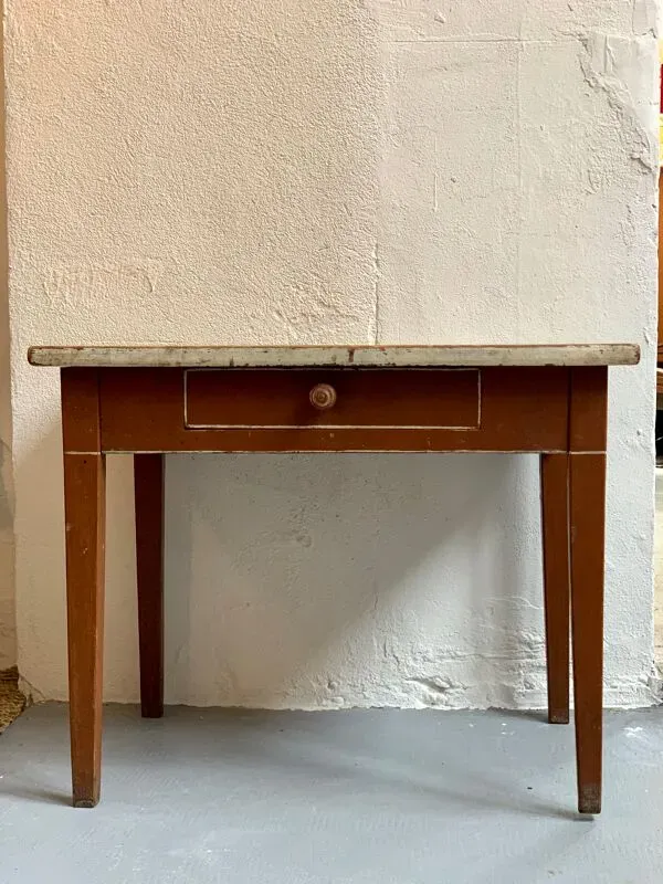 Illustration numéro 3 du produit Table à tiroir