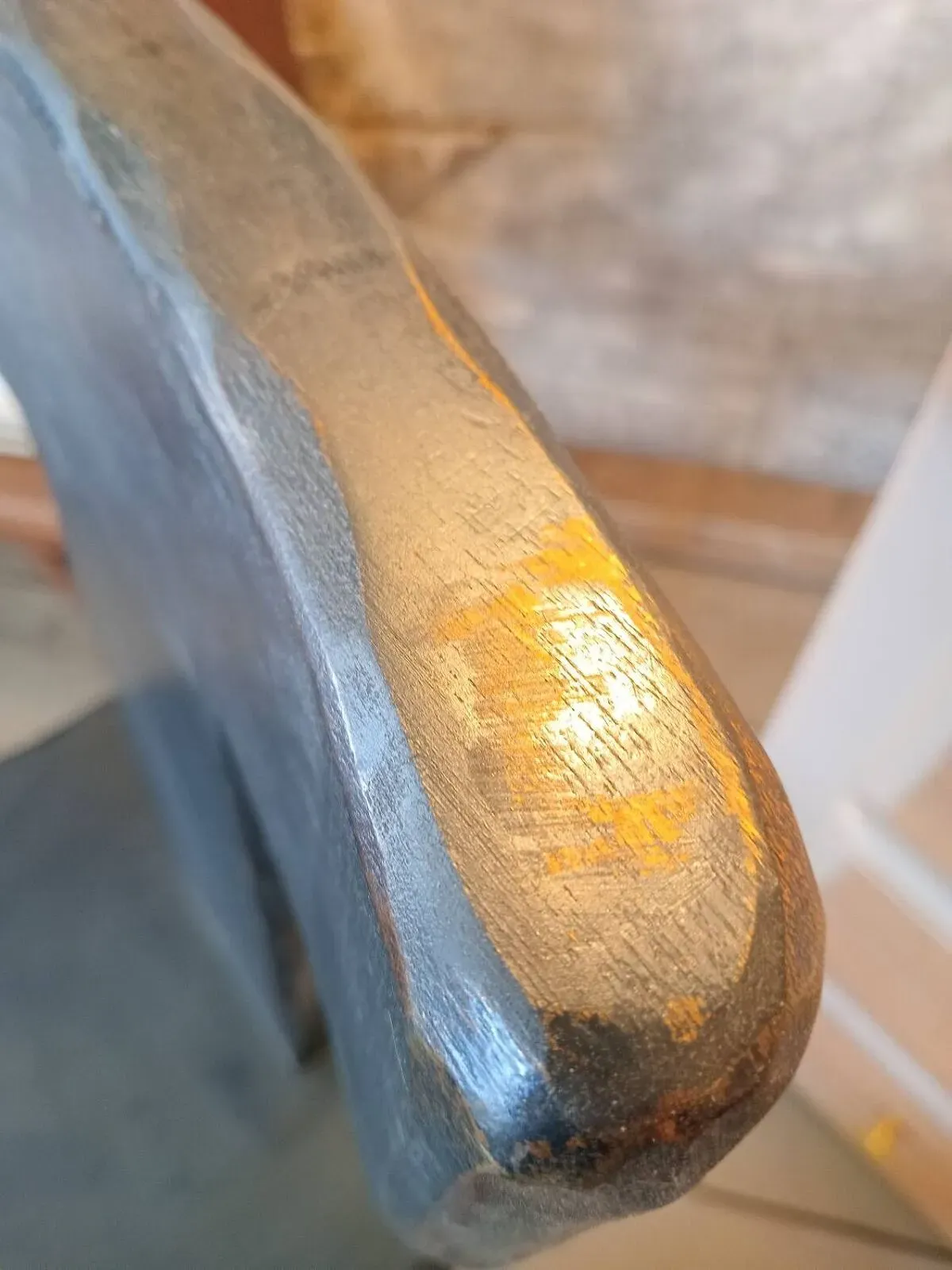 Illustration numéro 3 du produit Chaises brutalistes en bois