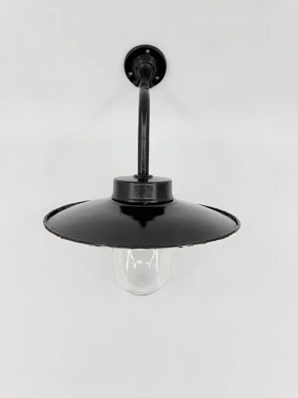 Illustration numéro 3 du produit Lampe de cour
