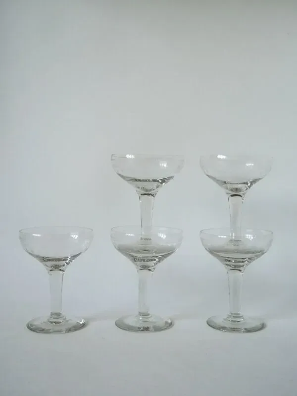 Illustration numéro 3 du produit lot de 5 coupes à champagne en cristal gravé 1950