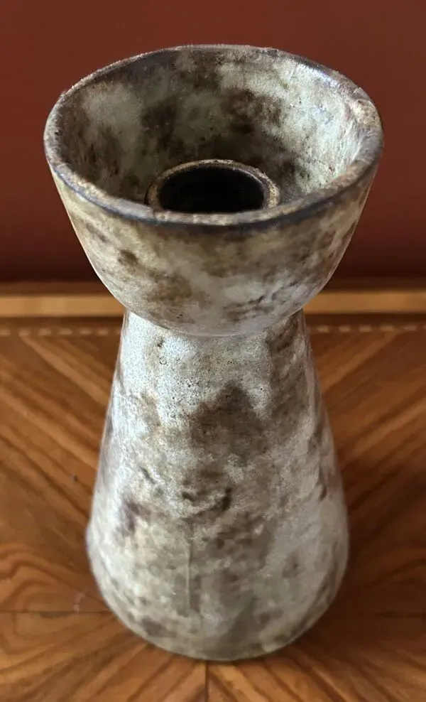 Illustration numéro 3 du produit Bougeoir en céramique signé A. Kostanda – Vallauris, années 1950