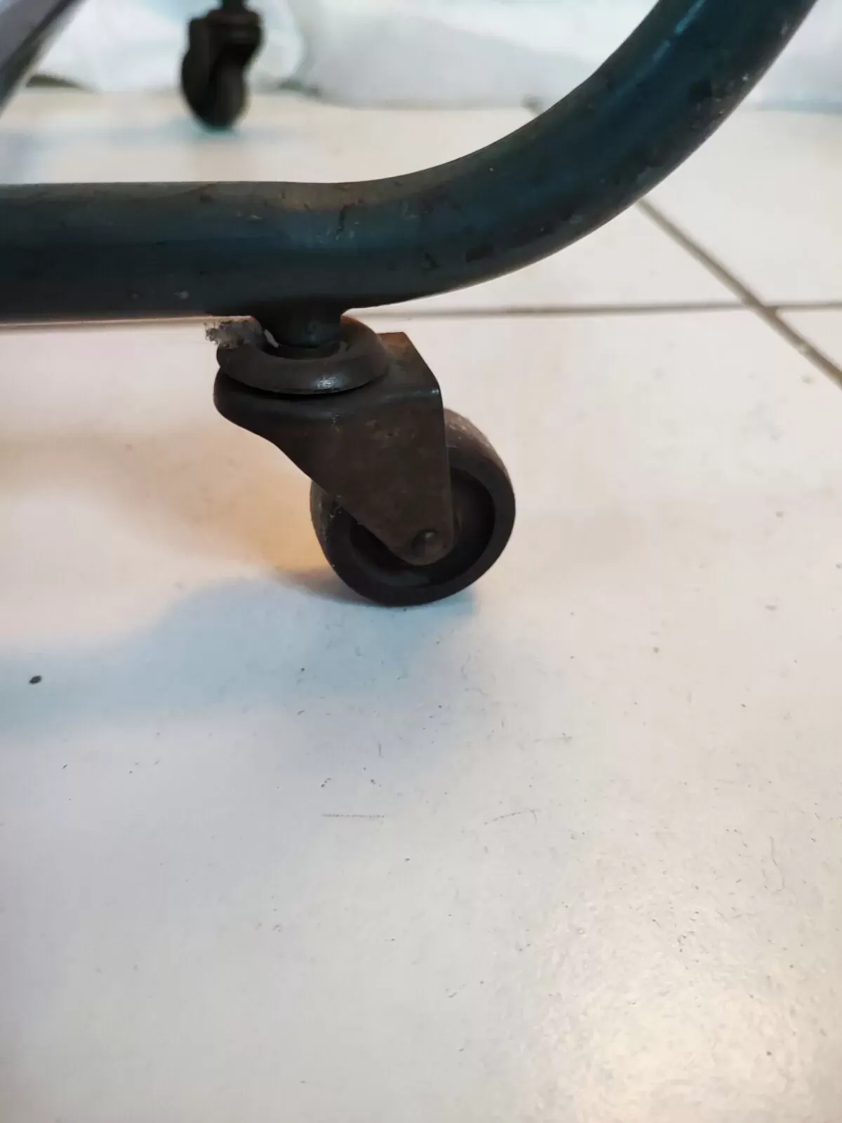 Illustration numéro 3 du produit Desserte table de chevet industriel