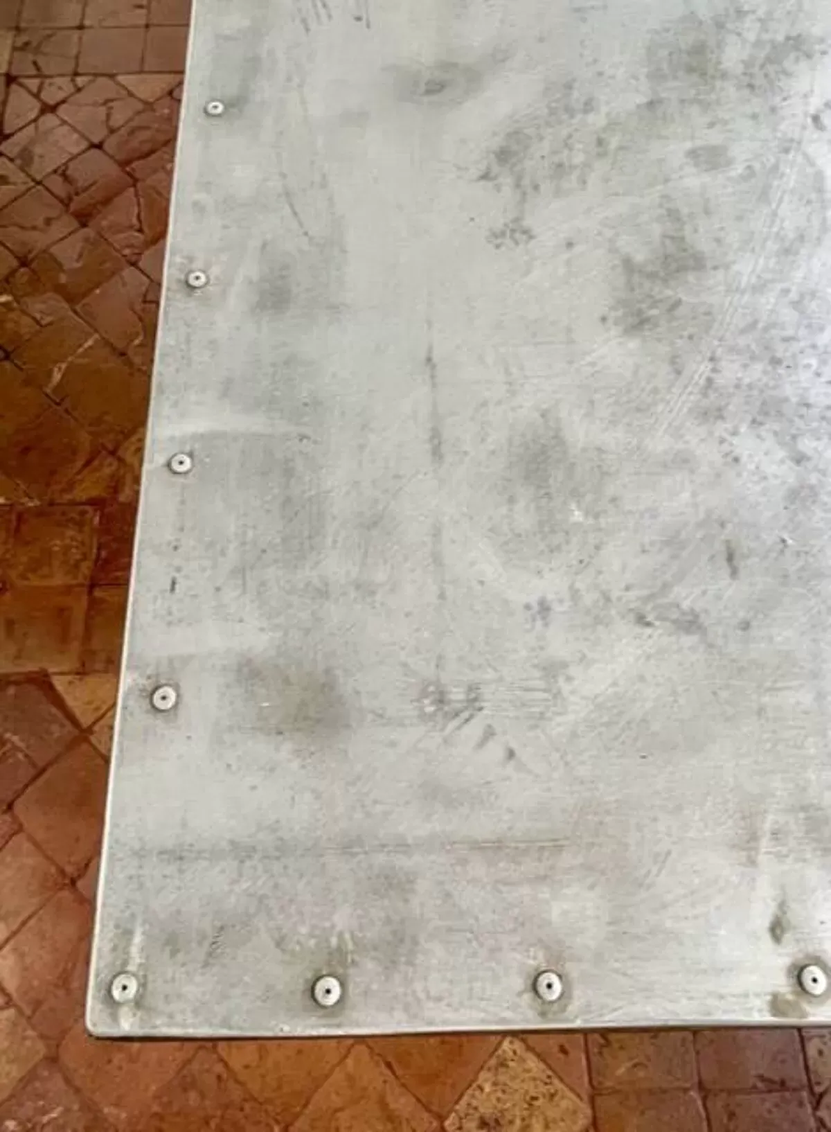 Illustration numéro 3 du produit Table industrielle en fer