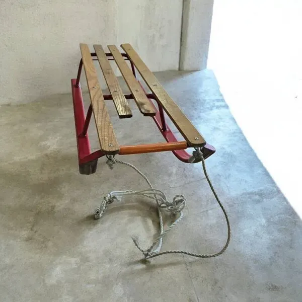 Illustration numéro 3 du produit Luge Traîneau vintage en bois et métal – esprit montagne