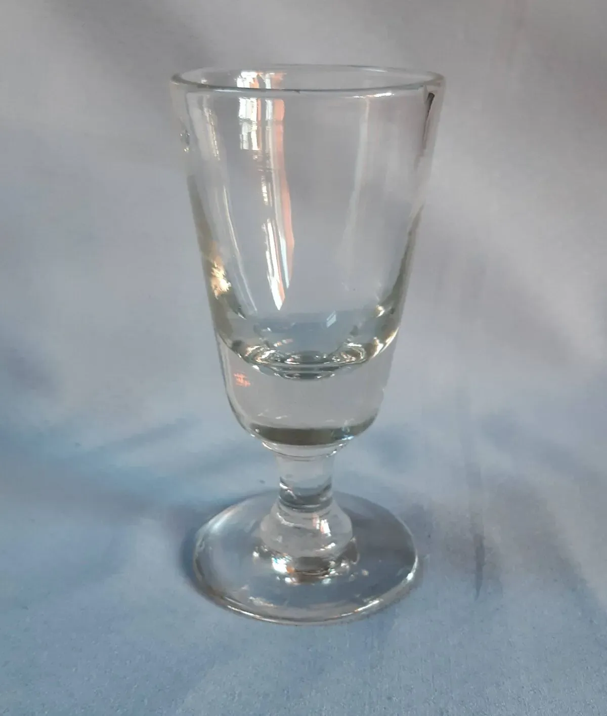 Illustration numéro 3 du produit 6 verres à café anciens en verre soufflé