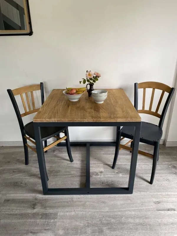 Illustration numéro 3 du produit Table