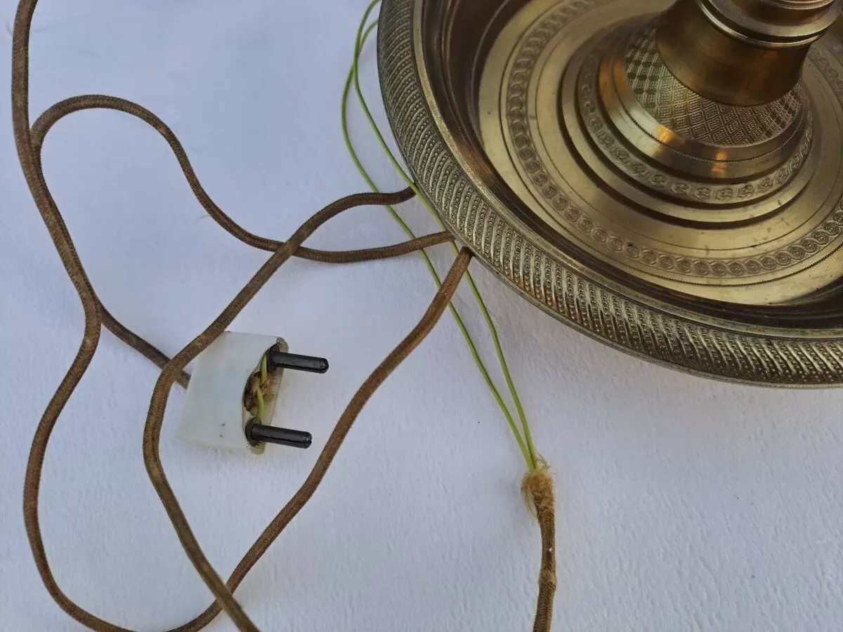 Illustration numéro 3 du produit Lampe bouillotte style Empire en bronze et tôle