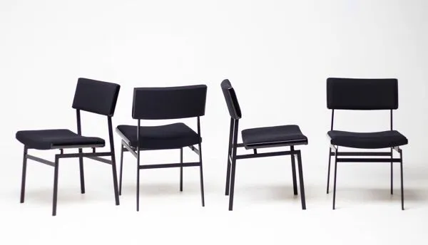 Illustration numéro 3 du produit Ensemble de quatre chaises de salle à manger Hulmefa entièrement noires, Architectural Modernism