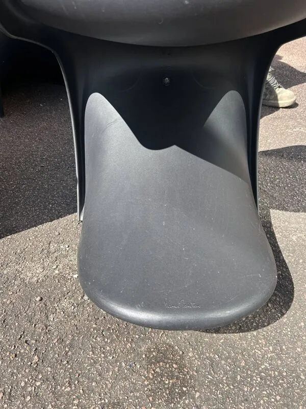 Illustration numéro 3 du produit Série de 4 chaises Verner Panton Vitra noires