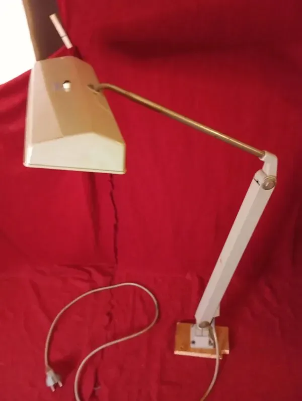 Illustration numéro 3 du produit Lampe d'atelier articulee marque '' waldman