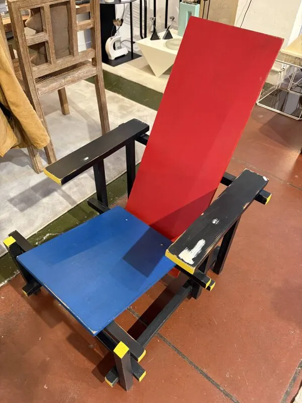 Illustration numéro 3 du produit « Chaise Rouge et Bleue » , 2000