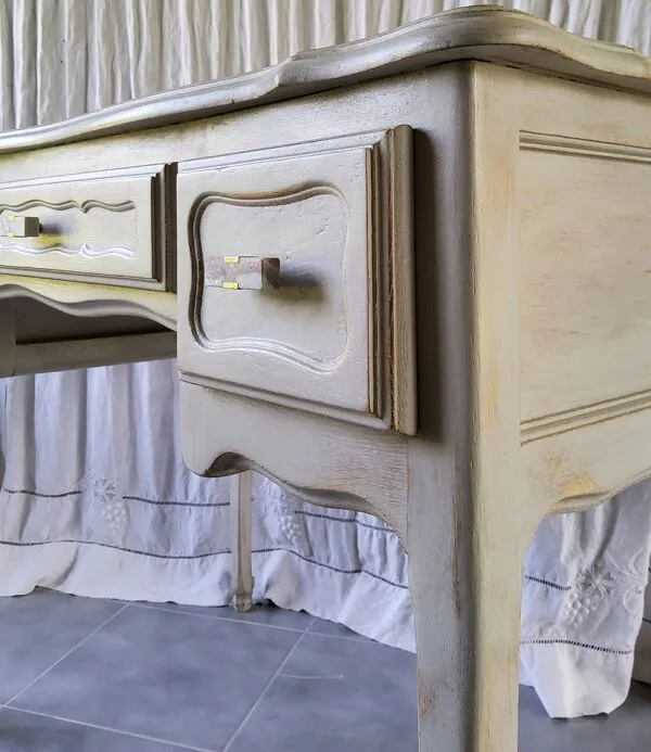 Illustration numéro 3 du produit Bureau patiné