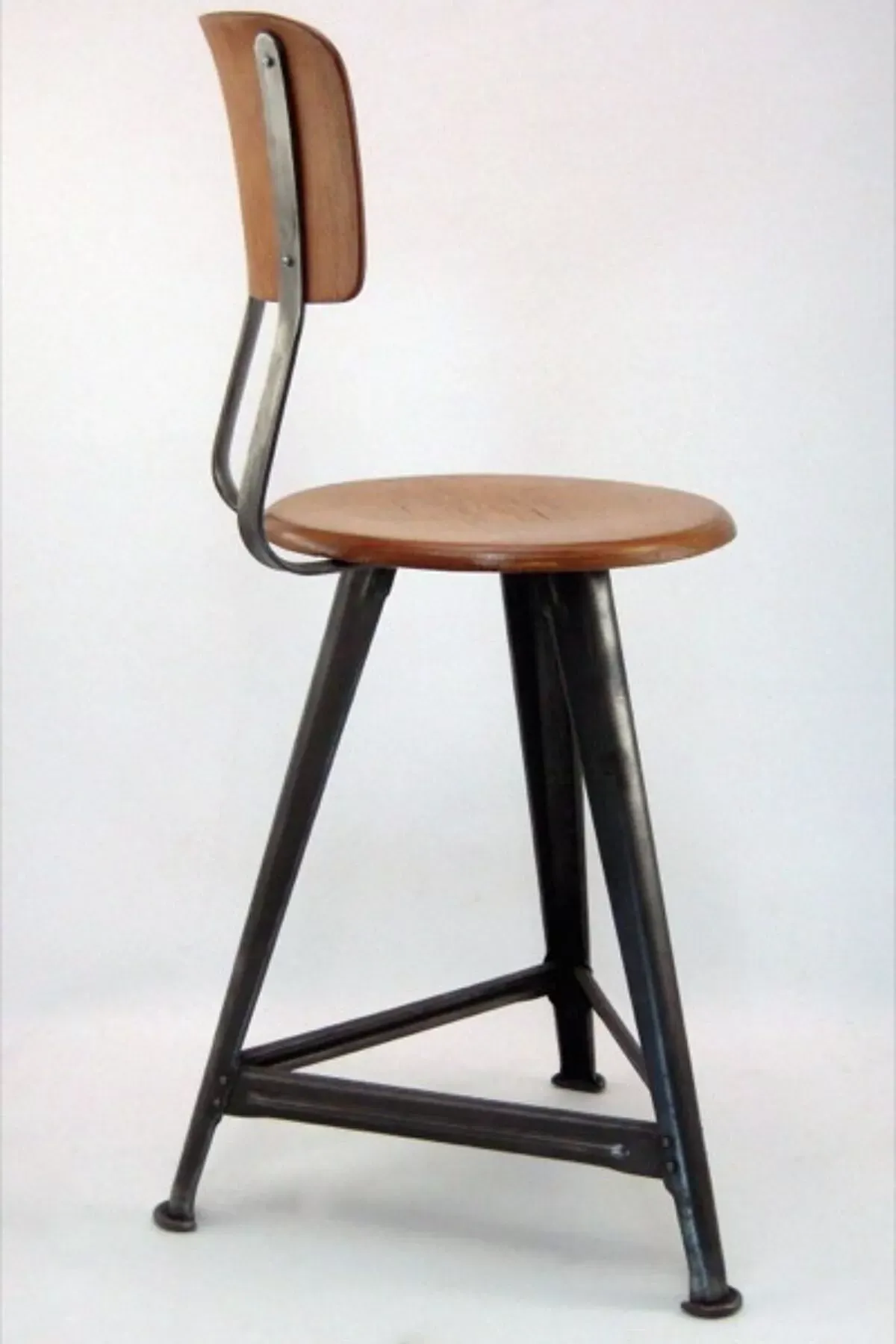 Illustration numéro 3 du produit Tabouret industriel Rowac vintage des années 1920