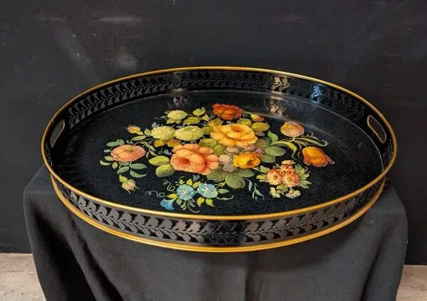 Illustration numéro 3 du produit Grand plateau ovale en tôle peinte, style Napoléon III