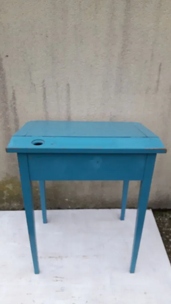 Illustration numéro 3 du produit Pupitre écolier bleu  avec emplacement encrier
