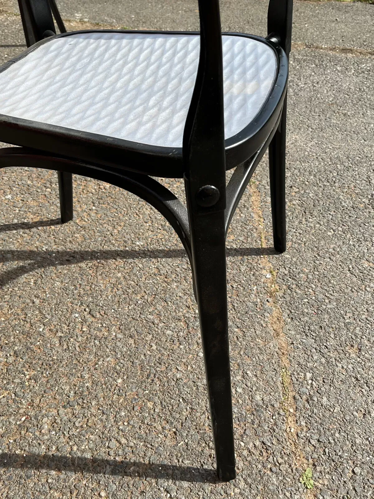 Illustration numéro 3 du produit Chaises Gaston Viort