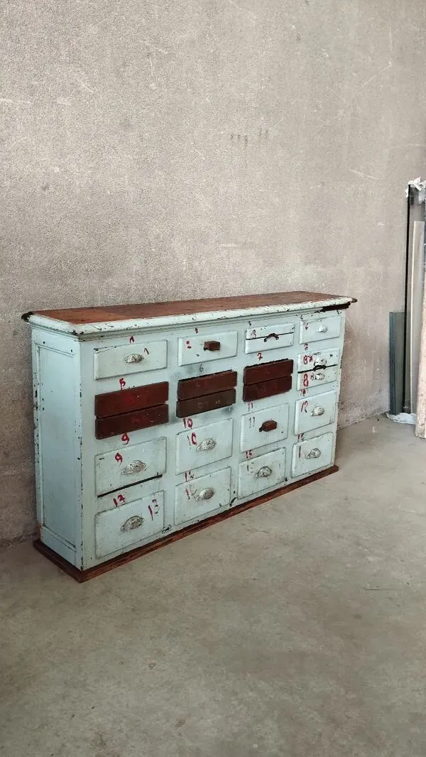 Illustration numéro 3 du produit Meuble de métier