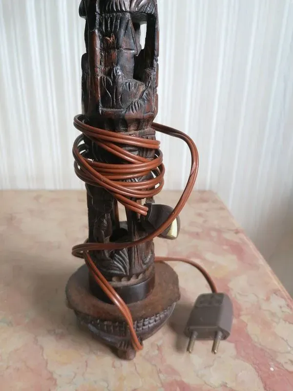 Illustration numéro 3 du produit Lampe originale  abat jour en tole