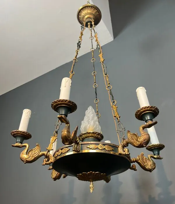 Illustration numéro 3 du produit Lustre de style Empire en bronze, tôle verte et flamme en verre moulé