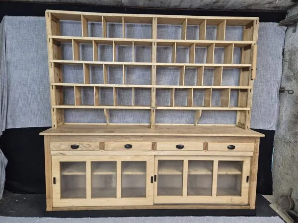 Illustration numéro 3 du produit Ancien meuble de métier