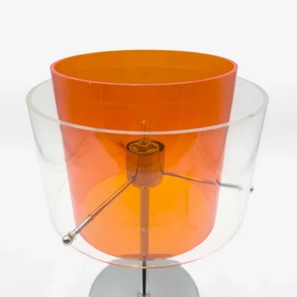 Illustration numéro 3 du produit Lampe plexiglass orange et chrome années 90