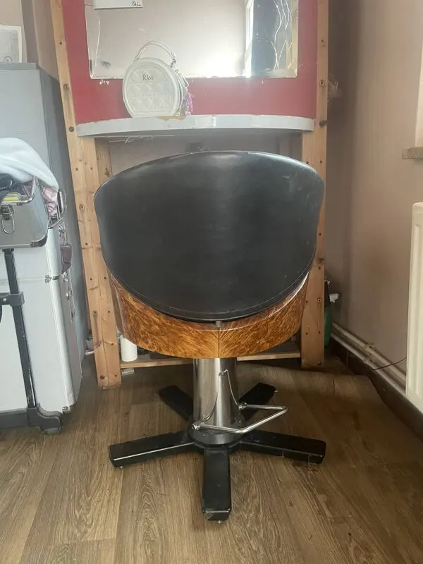 Illustration numéro 3 du produit Fauteuil de coiffeur vintage Space Age — effet ronce, années 1970
