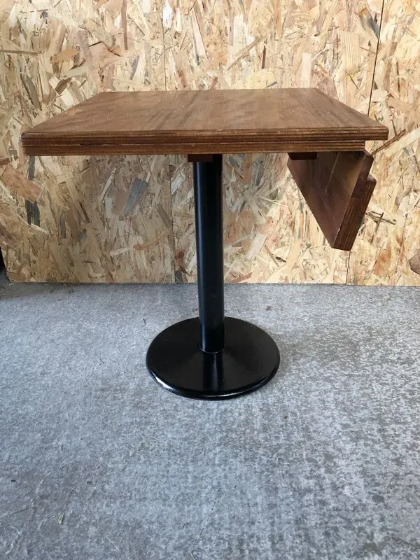 Illustration numéro 3 du produit Ancienne table de bistrot pied fonte noir