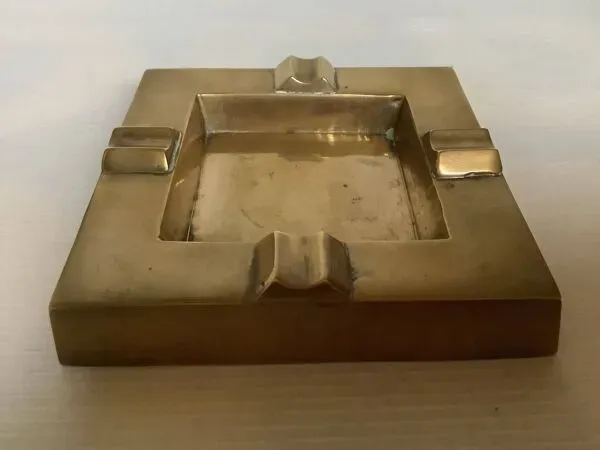 Illustration numéro 3 du produit Cendrier carré en laiton