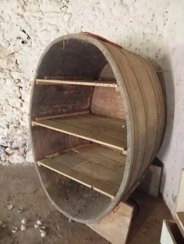 Illustration numéro 3 du produit Bibliothèque de caviste en foudre de chêne