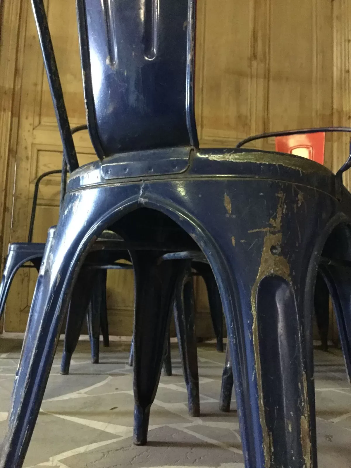 Illustration numéro 3 du produit 6 anciennes chaises Tolix