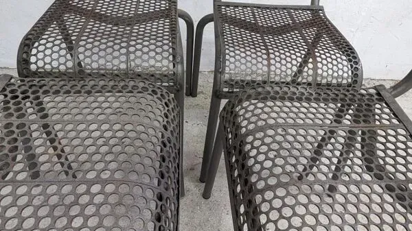 Illustration numéro 3 du produit Quatre Chaises empilables Atelier industriel design vintage 50 60