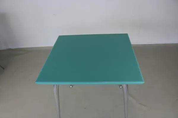 Illustration numéro 3 du produit Set de salle à manger ''Louise et Louis 20'' par Philippe Starck pour Vitra, 1990