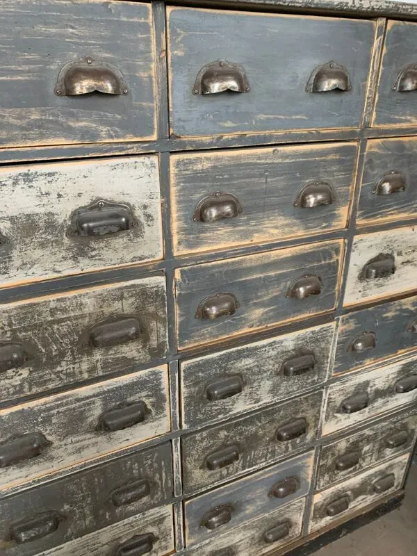 Illustration numéro 3 du produit Meuble de métier