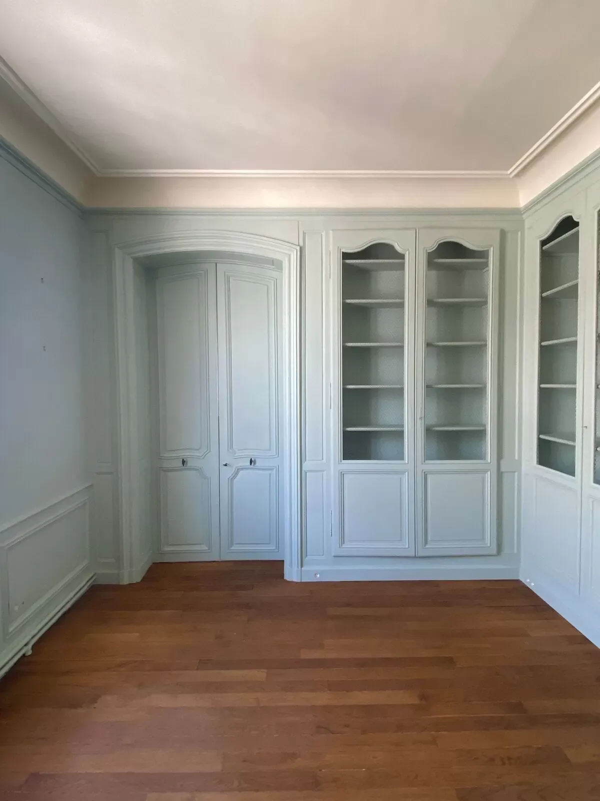 Illustration numéro 3 du produit Paires de portes grillagées anciennes en bois de chêne pour armoire