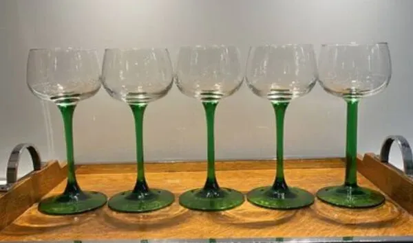 Illustration numéro 3 du produit lot de 5 verres à pieds vert foncé Made in France Luminarc, 1970 - 16.5cm