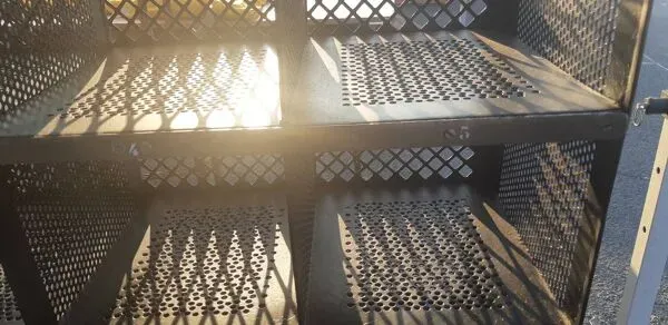 Illustration numéro 3 du produit Meubles etageres metal