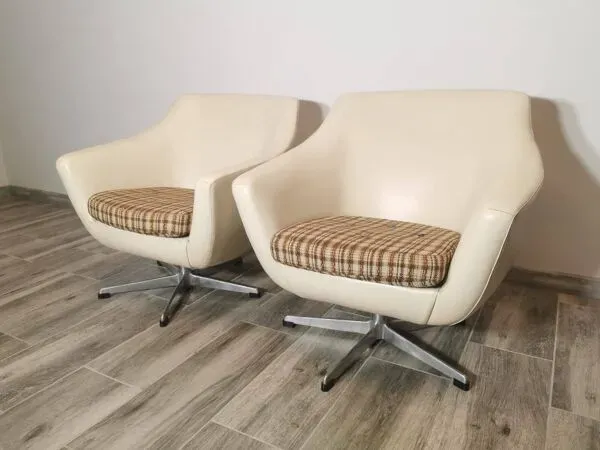 Illustration numéro 3 du produit Fauteuils du milieu du siècle