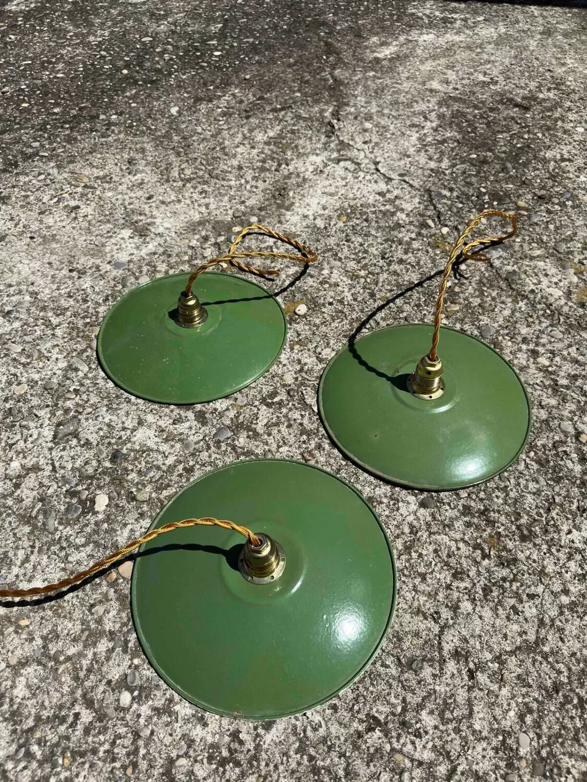Illustration numéro 3 du produit Trio de suspension vintage abat jour tole émaillée fils dorés