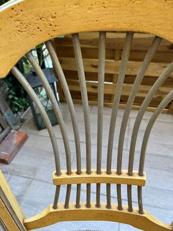 Illustration numéro 3 du produit Paire de fauteuils anciens patinés